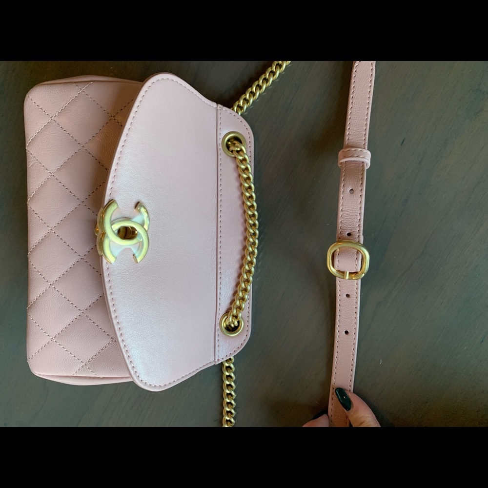CHANEL Belt Bag - Picture 4 of 6